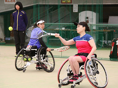 熱戦を繰り広げる選手